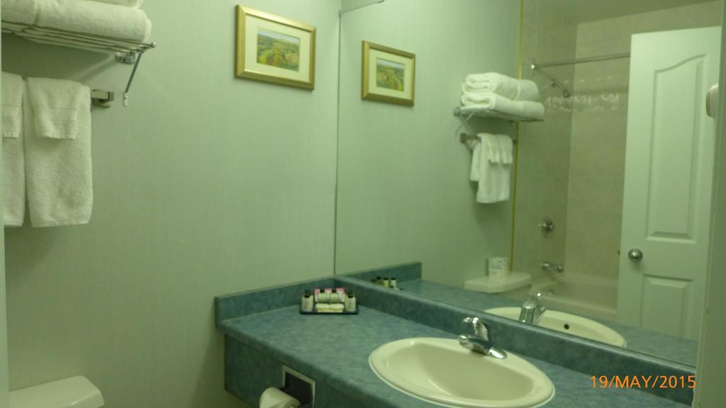 The Bridgeport Inn Fort Mcmurray Oda fotoğraf